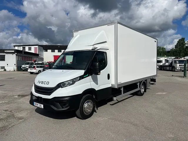 Iveco Daily 72C14G A8 CNG Skåpbil med Z-Lift