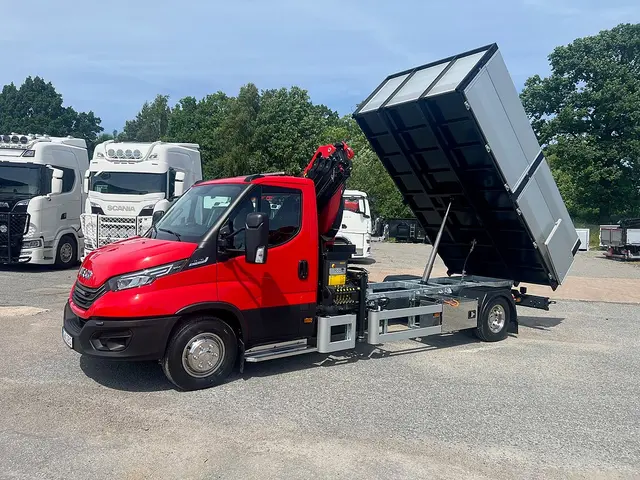 Iveco Daily 72C18 A8 Tippbil Palfinger Kran Fullutrustad