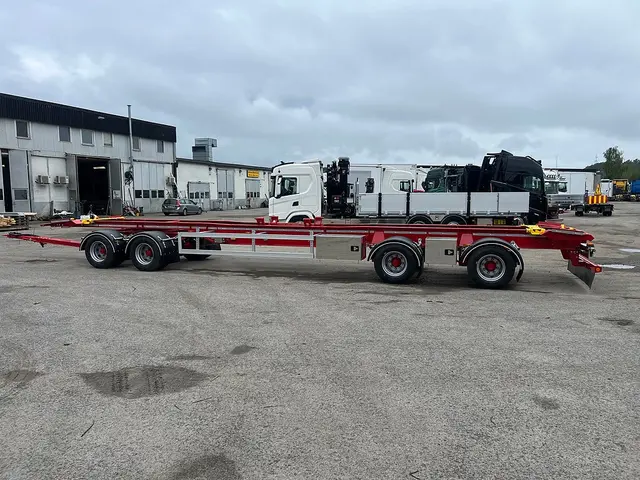 Övriga Bilcenter's 4 Axlade lastväxlarvagn med glider