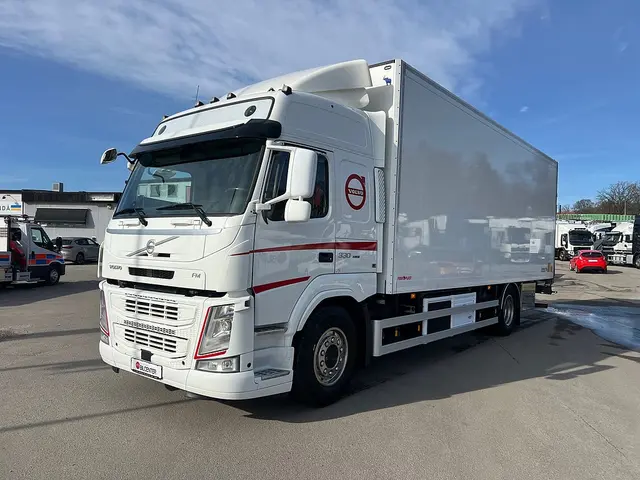 Volvo FM 330 4x2 Kylbil / Frysbil 2 Zons, Korridorbil
