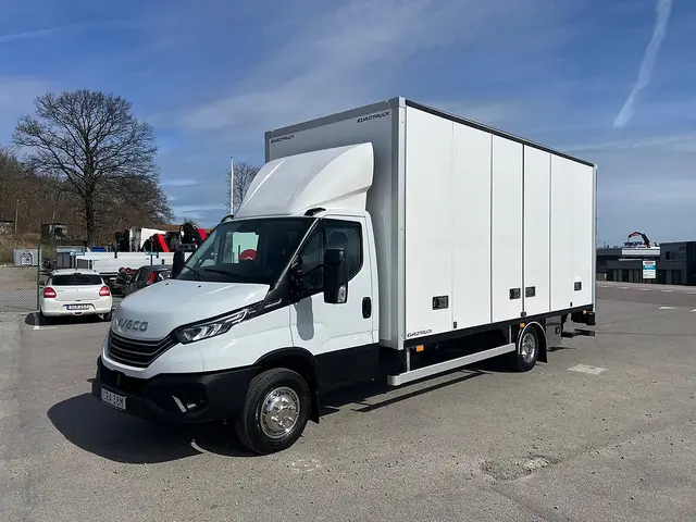 Iveco Daily 72C18 A8 Skåpbil Öppningsbarsida Fullutrustad