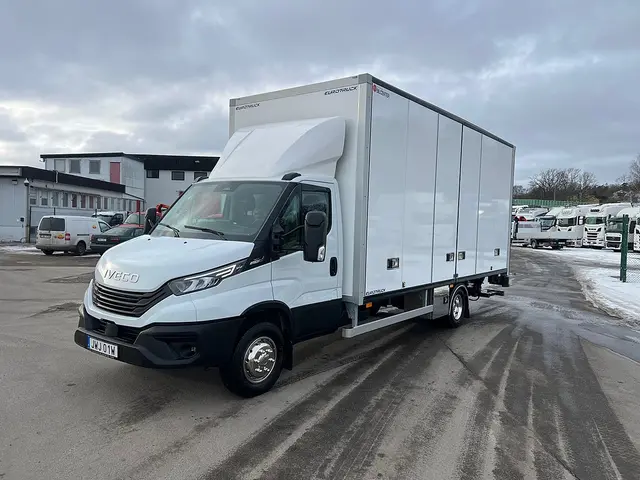Iveco Daily 72C18 A8 Skåpbil Öppningsbarsida Fullutrustad